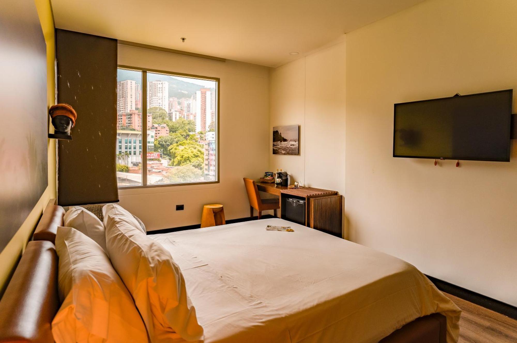 فندق دييز كاتيجوريا كولومبيا ميديلين المظهر الخارجي الصورة A room at the hotel