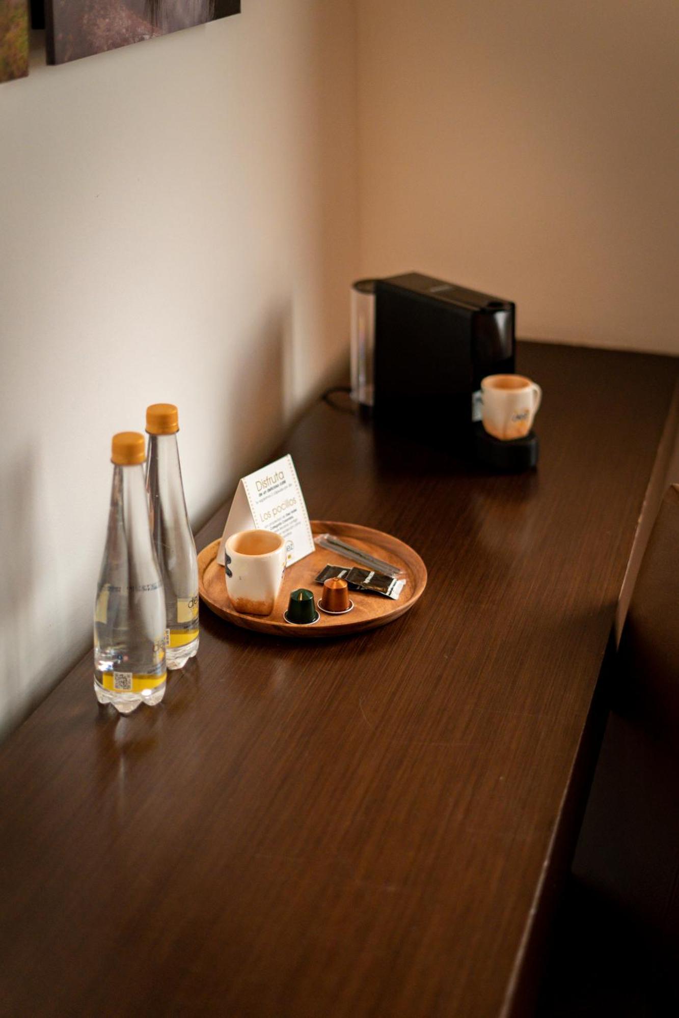 فندق دييز كاتيجوريا كولومبيا ميديلين المظهر الخارجي الصورة A Nespresso machine in a hotel room