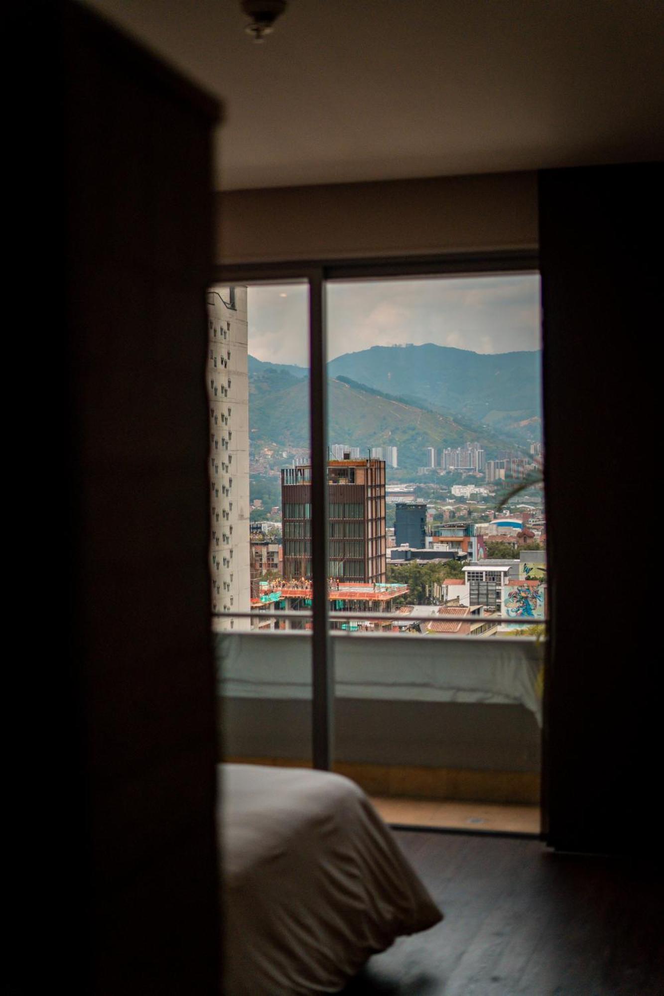 فندق دييز كاتيجوريا كولومبيا ميديلين الغرفة الصورة View of the city from a hotel