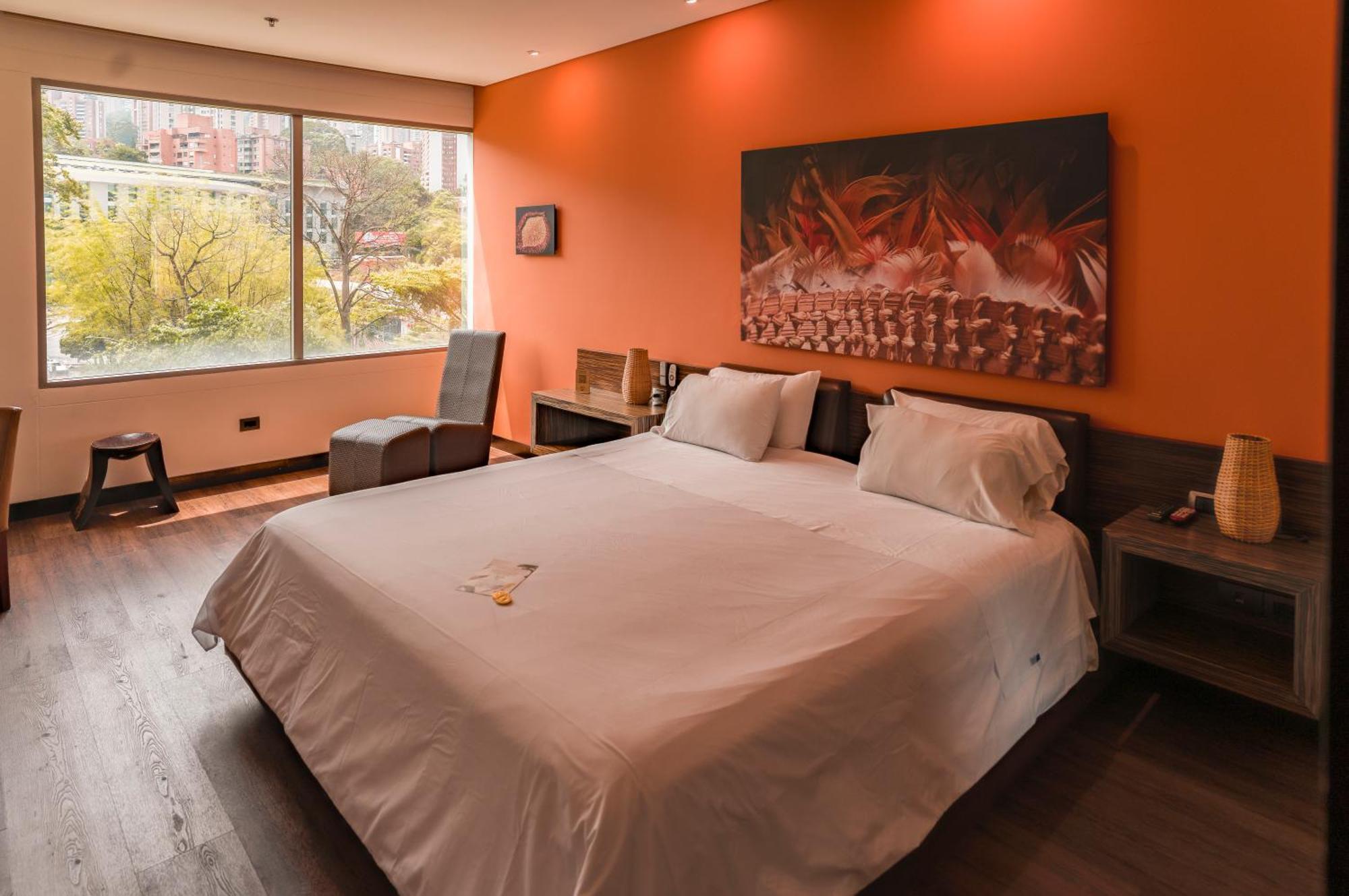 فندق دييز كاتيجوريا كولومبيا ميديلين المظهر الخارجي الصورة A bedroom at the hotel